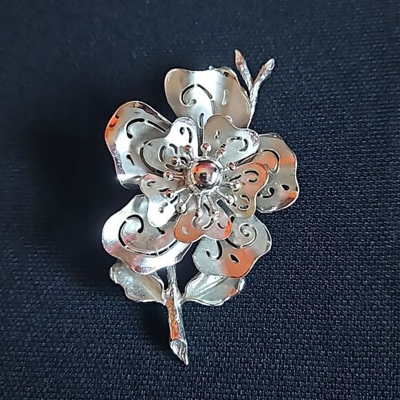 Vintage Coro Silvertone Openwork Flower Pin Brooch - Picture 2 of 9